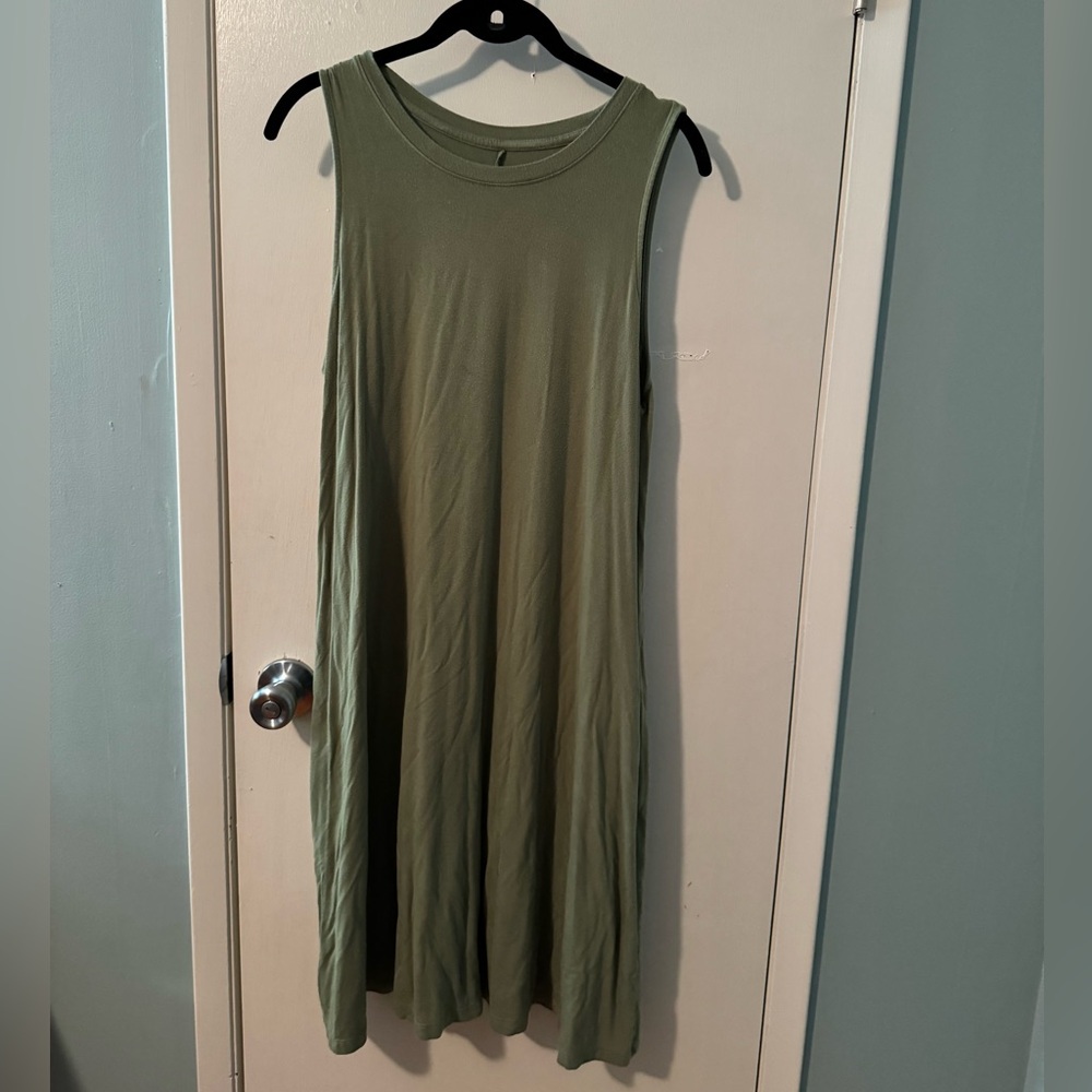 Time and Tru Women’s Sage Green Knit Sleeveless Dress with a pockets size Large